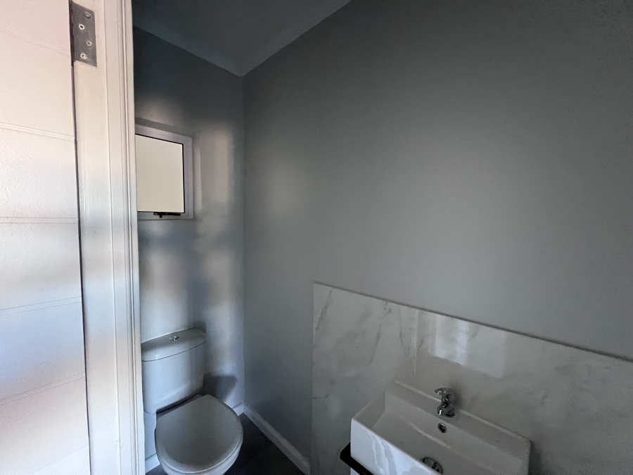1 Bedroom Property for Sale in Table View Western Cape